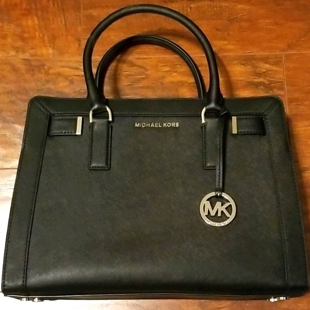 Structured medium tote